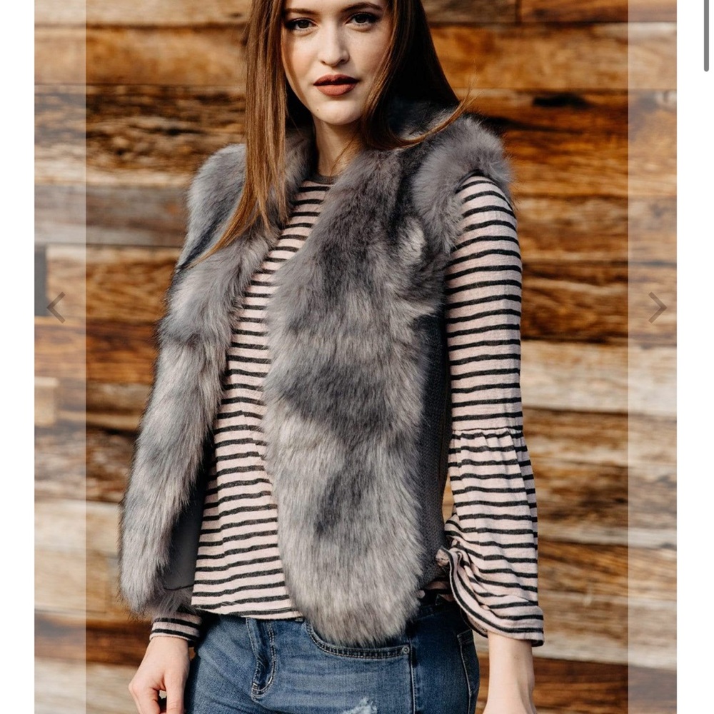Love Token Faux Fur Vest Sweater Vest Cardigan Gray Womens Size Medium